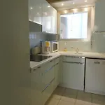 Appartement T2 Avec Terrasse Au Centre Du Lavandou - Fr-1-251-882 *