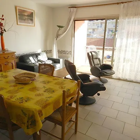 T2 Avec Terrasse Au Centre Du Lavandou - Fr-1-251-882 * Le Lavandou