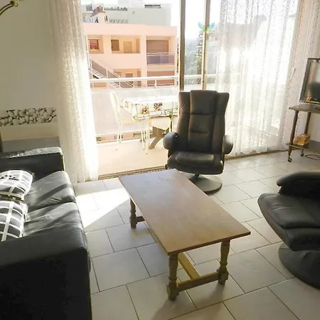 Appartement T2 Avec Terrasse Au Centre Du Lavandou - Fr-1-251-882 *