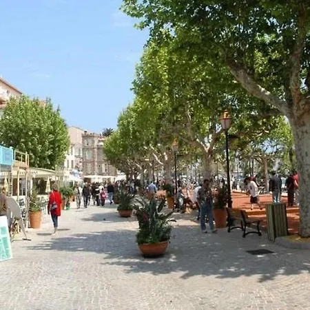 T2 Avec Terrasse Au Centre Du Lavandou Apartman